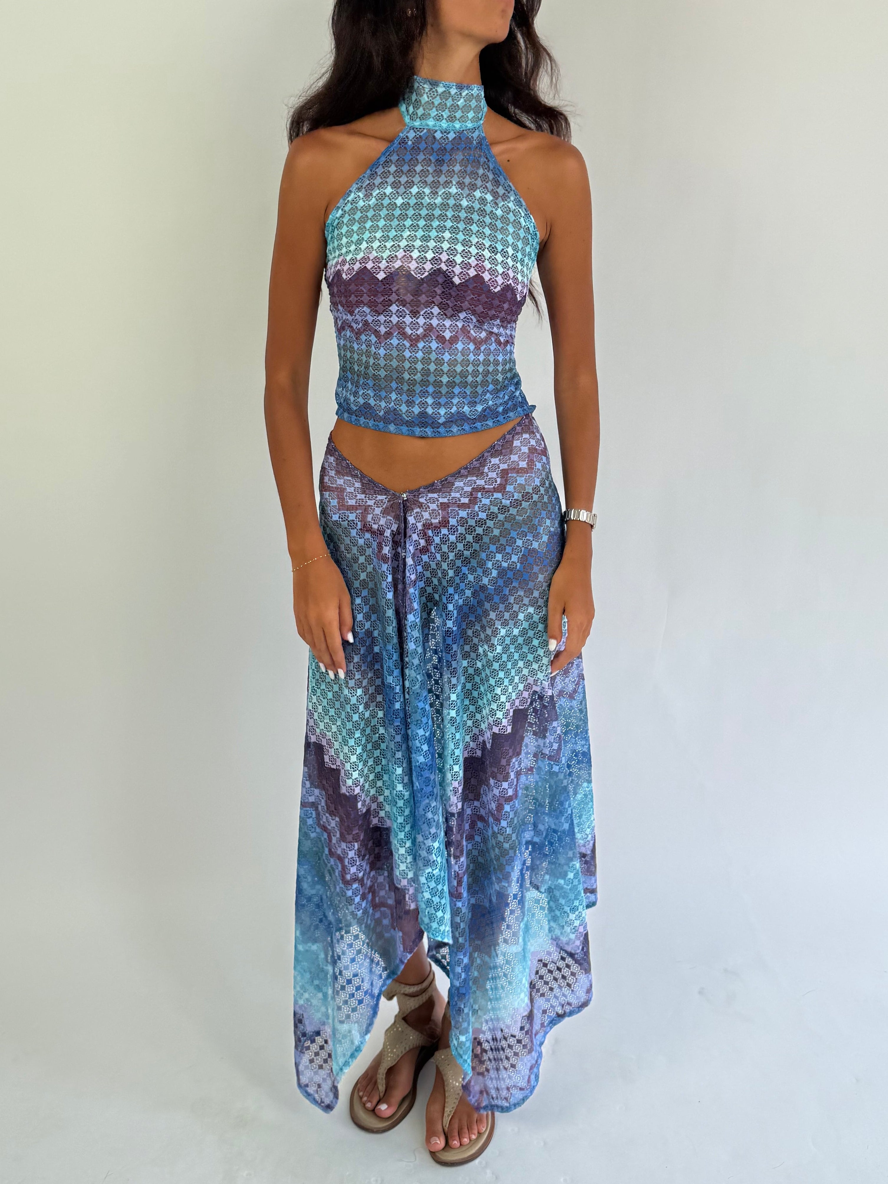 Top Amaga bleu