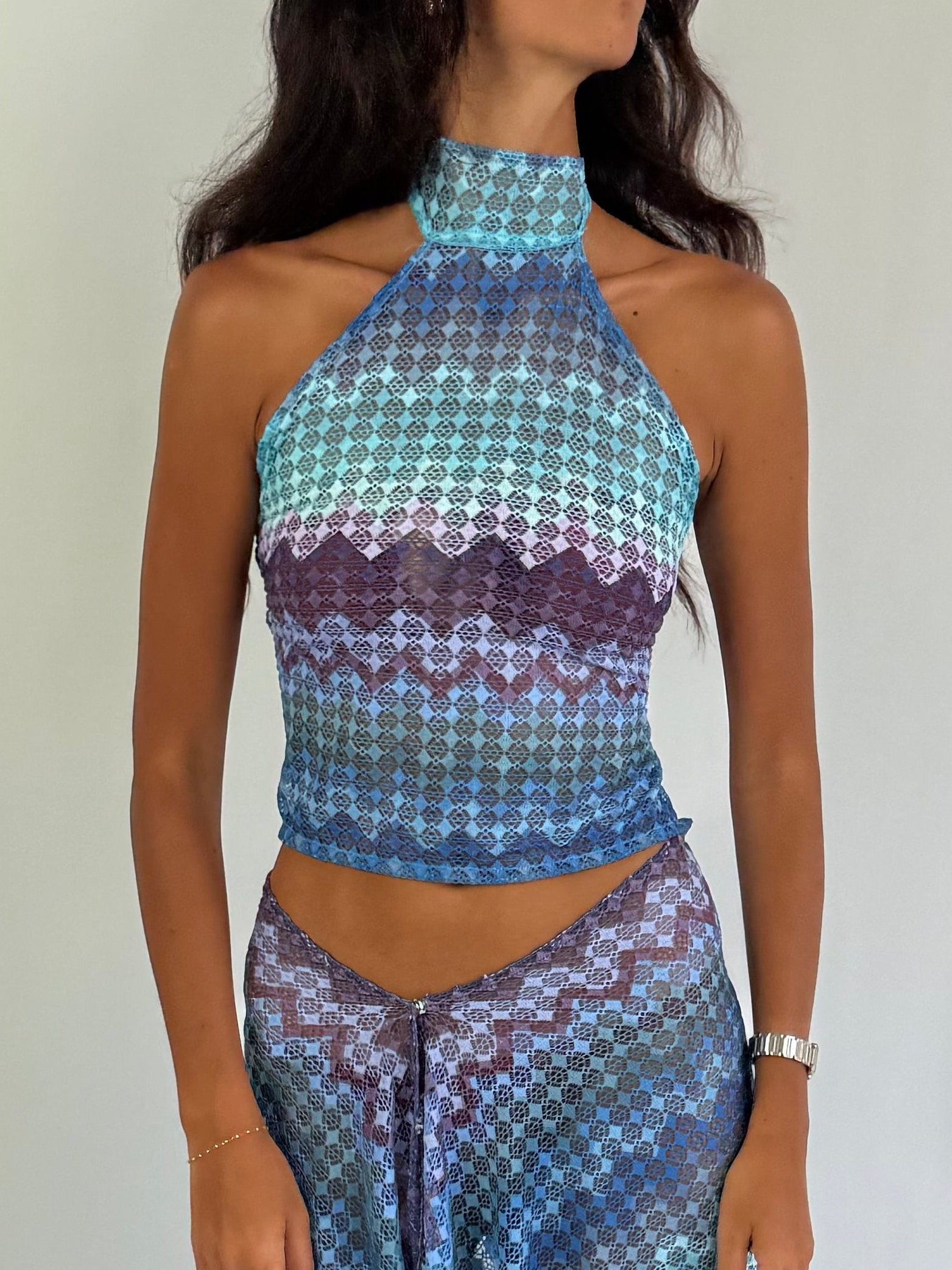 Top Amaga bleu
